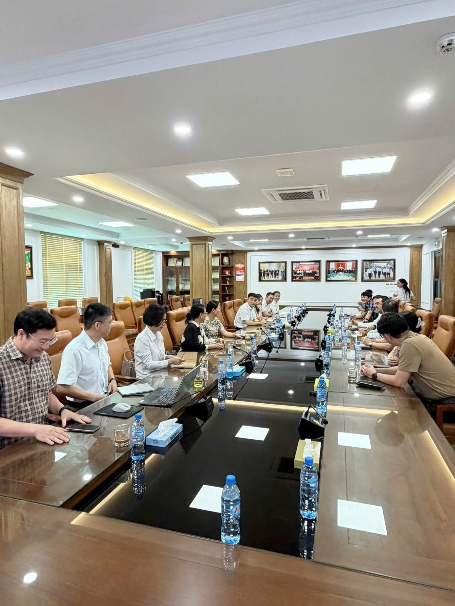 🤝Công ty Cổ phần Xuất nhập khẩu Cát Long cùng Công ty MGI - Midgulf International Ltd đã có đến thăm và làm việc tại Nhà máy DAP - Vinachem, trao đổi về định hướng hợp tác và cơ hội phát triển trong lĩnh vực nguyên liệu sản xuất phân bón.