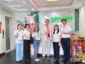 🌿 GẶP GỠ ĐỂ KẾT NỐI - ĐỒNG HÀNH ĐỂ VƯƠN XA Mỗi cuộc gặp gỡ là một cơ hội để mở rộng góc nhìn, tìm kiếm tiếng nói chung và khơi mở những hướng đi mới trong kinh doanh. Hôm nay, trụ sở Cát Long vui mừng chào đón đại diện đối tác đến từ Philippines đến thăm và làm việc cùng Công ty Cổ phần Xuất nhập khẩu Cát Long. Không chỉ là dịp gặp mặt trực tiếp, đây còn là cơ hội để hai bên cùng chia sẻ những góc nhìn, trao đổi về định hướng phát triển và tìm kiếm những điểm giao thoa trong hành trình hợp tác. ✨ Từ những kết nối hôm nay, Cát Long kỳ vọng sẽ cùng các quý đối tác tạo nên những giá trị thiết thực, mở rộng cơ hội hợp tác và hướng tới những bước tiến xa hơn trong tương lai.